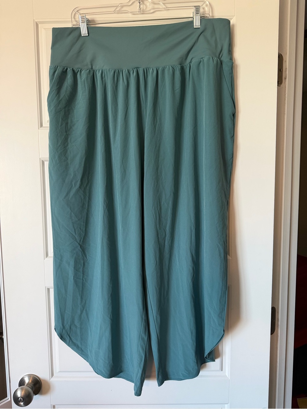 NWT Halara Breezeful Lightweight Cropped Pant